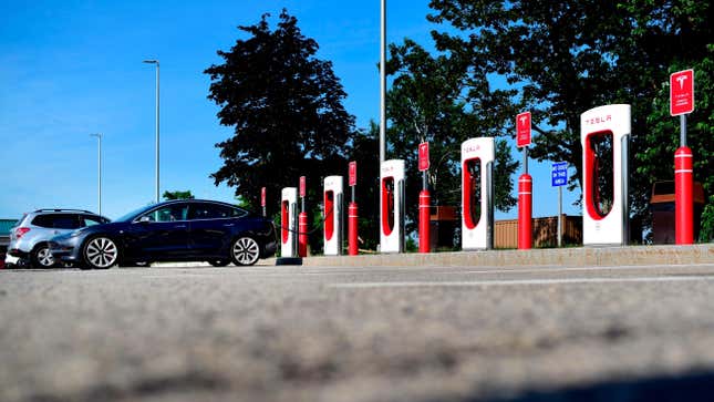 Image for article titled Tesla cancels 4 planned supercharging sites in New York despite increasing congestion in the city
